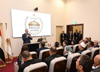 وزير الشئون النيابية والقانونية والتواصل السياسي يجتمع بمسئولي الاتصال السياسي بالوزارات 4 المستشار محمود فوزي وزير الشئون النيابية والقانونية