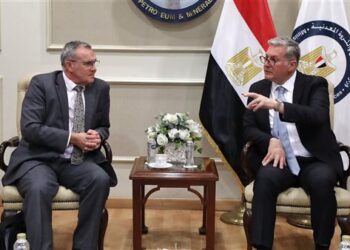 وزير البترول يبحث خطط شركة كايرون لزيادة استثماراتها في مصر 4 وزير البترول يبحث خطط شركة كايرون لزيادة استثماراتها في مصر