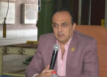 رئيس مصنع 200 الحربي يناقش الموقف التنفيذي للمشروعات