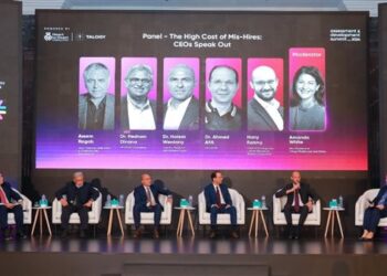 “منصور”: القمة الدولية تهدف إلى ترسيخ مكانة مصر كوجهة رائدة في التطوير المهني