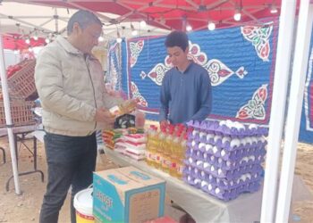 "أسواق اليوم الواحد" تصل إلى كفر الشيخ لبيع السلع الأساسية بأسعار مخفضة 4 “أسواق اليوم الواحد” تصل إلى كفر الشيخ لبيع السلع الأساسية بأسعار مخفضة